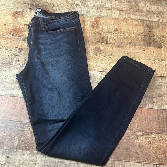 Judy Blue Women's Medium Wash No Distress Skinny Fit Jeans Sz 32 Closet Staple - Picture 1 of 4